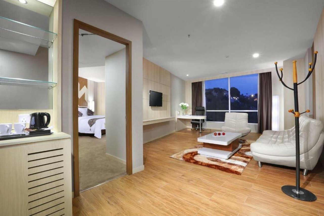 Aston Batam Hotel & Residence Nagoya Dış mekan fotoğraf